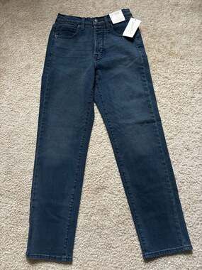 Universal Thread Women's Mid-Rise 80s Slim Jeans in Dark Wash